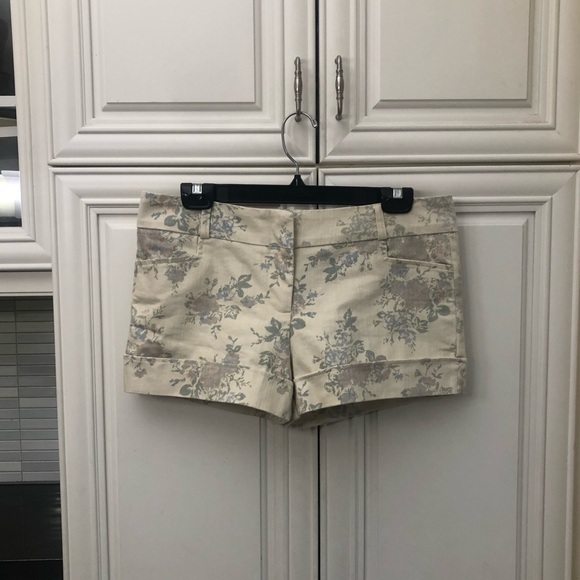 Urban Behavior Pants - Urban Behavior women’s short floral shorts